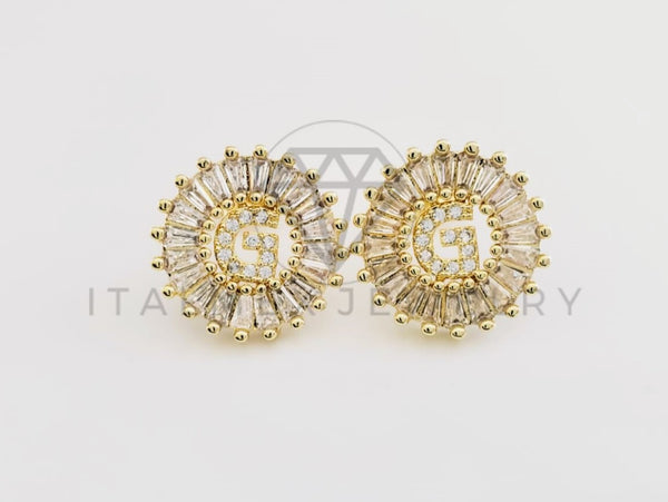 Broquel de Lujo - 102585 - Diseño de Inicial "G" CZ Clara Oro Laminado 18K