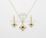Juego de Lujo - 106430 - Juego Monograma Floral Inspirado en LV con CZ Clara y Verde - Oro Laminado 18K