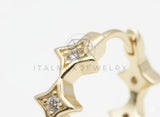 Arete de Lujo - 106511 - Huggie Inspirado LV CZ Clara - Oro Laminado 18K