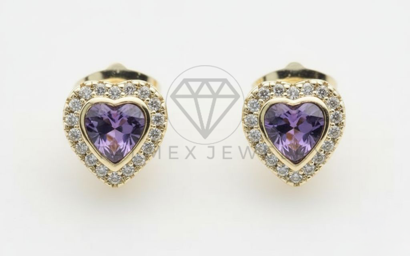 Arete de Lujo - 106516 - Broquel Corazon con CZ Morada y Clara - Oro Laminado 18K