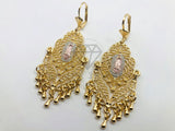 Arete de Lujo - 102892 - Arete Largo Filigrana con Virgen de Guadalupe Oro Laminado 18K