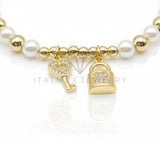 Pulsera de Lujo - 106842 - Pulsera Perlas con Dijes de Candado y Llave CZ Clara - Oro Laminado 18K