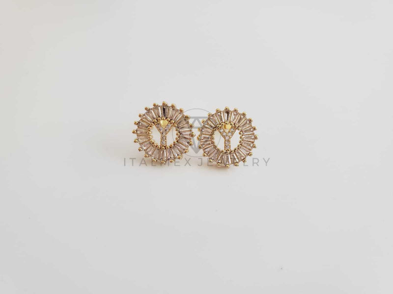 Broquel de Lujo - 102579 - Diseño de Inicial "Y" CZ Clara Oro Laminado 18K