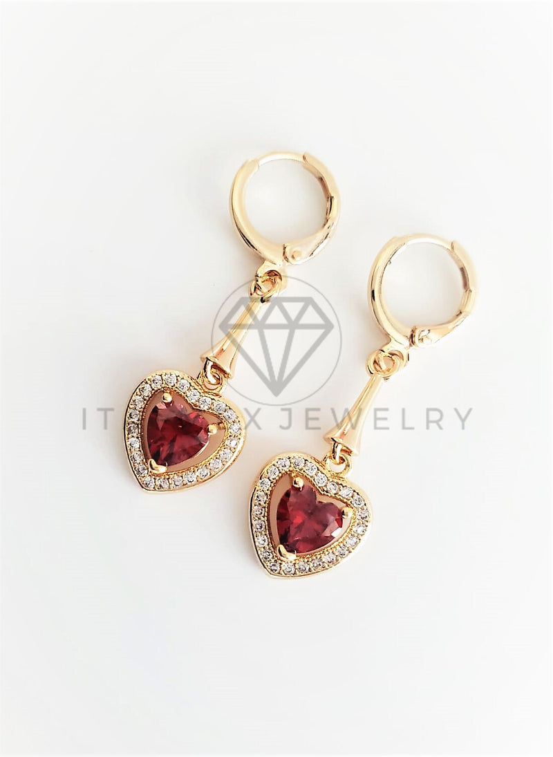 Arete Elegante - 102816 - Diseño de Corazón con CZ Roja Oro Laminado 18K