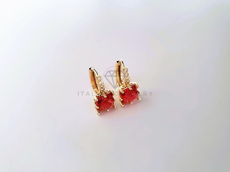 Huggie de Lujo - 103680 - Diseño Corte Princesa CZ Roja Oro Laminado 18K