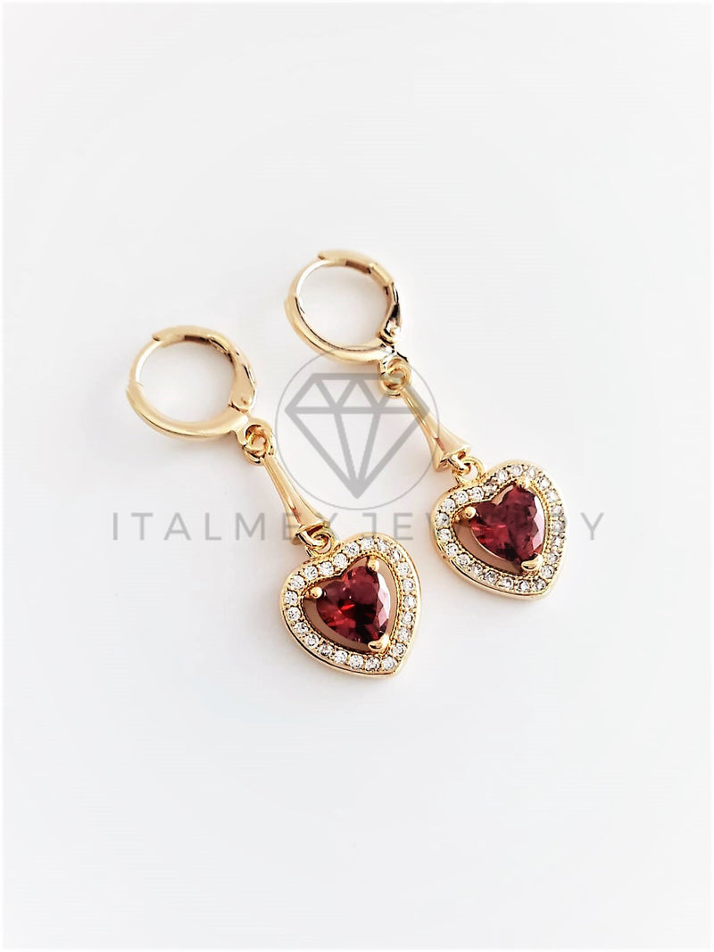 Arete Elegante - 102816 - Diseño de Corazón con CZ Roja Oro Laminado 18K