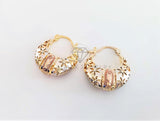 Arete Elegante - 102890 - Estilo Canasta Virgen de Guadalupe y Flores Oro Laminado 18K