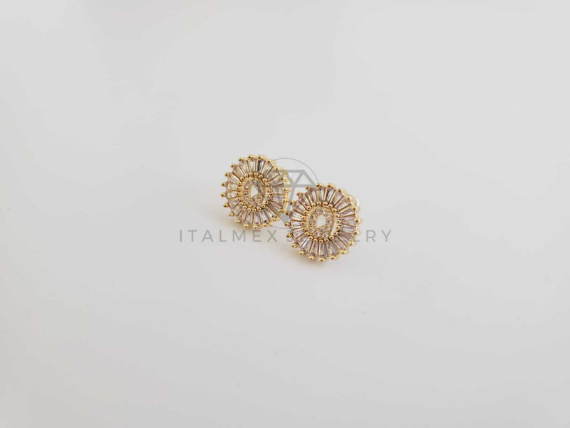 Broquel de Lujo - 102574 - Diseño de Inicial "Q" CZ Clara Oro Laminado 18K