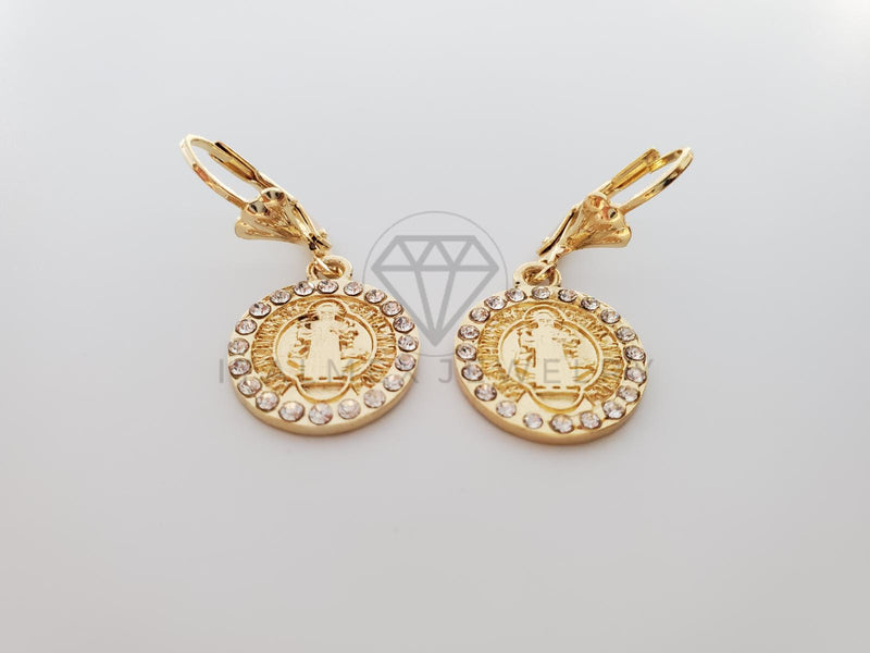 Arete Elegante - 100732 - Diseño de San Benito con CZ Clara Oro Laminado 18K