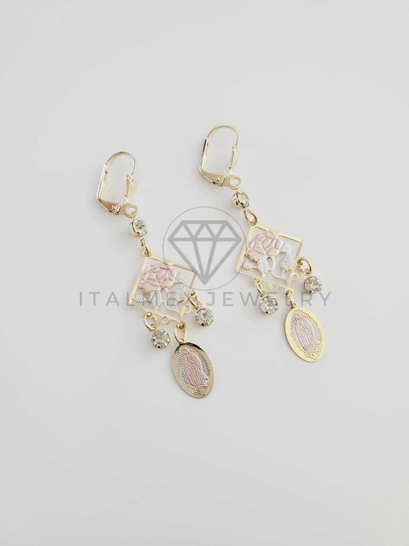 Arete de Lujo - 102415 - Arete Largo Filigrana Rosa Guadalupe Oro Laminado 18K
