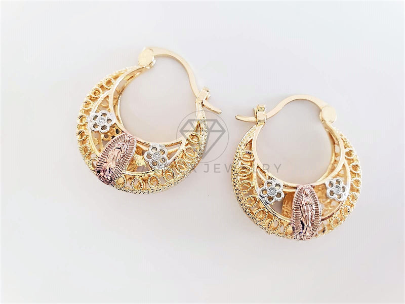 Arete Elegante - 102886 - Estilo Canasta con Virgen de Guadalupe y Flores Oro Laminado 18K