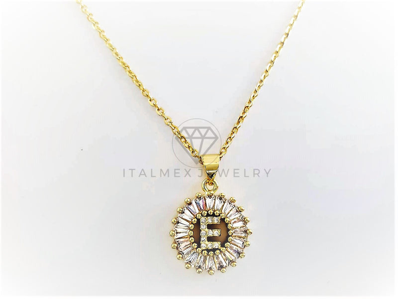 Collar Elegante - 102615 - Collar Inicial "E" Con CZ Clara Oro Laminado 18K