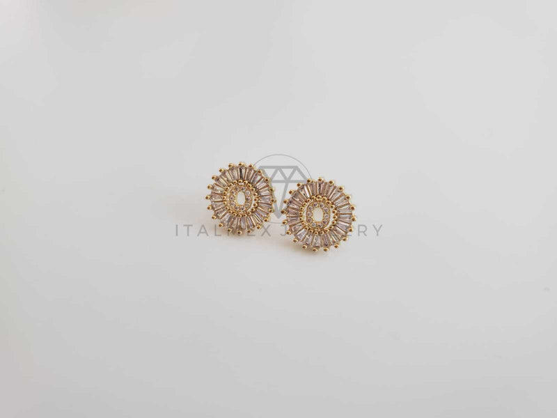 Broquel de Lujo - 102572 - Diseño de Inicial "O" CZ Clara Oro Laminado 18K
