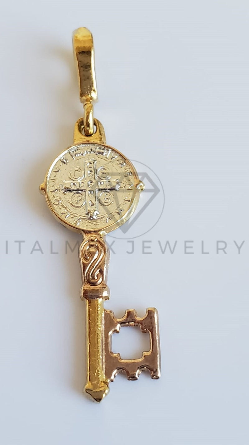 Dije Religioso - 100372 - Llave de San Benito Doble Cara Tamaño Mini Oro Laminado 18K
