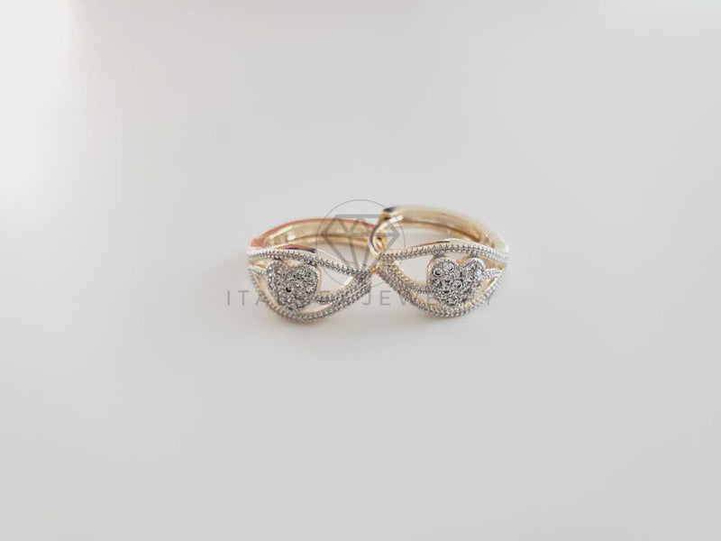 Huggie de Lujo - 102340 - Diseño de Corazón con CZ Clara Oro Laminado 18K