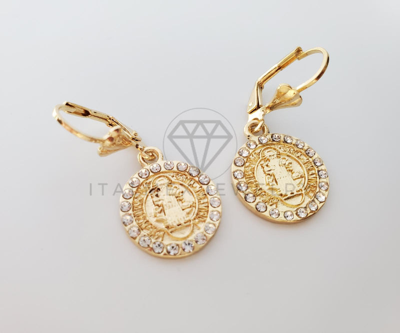 Arete Elegante - 100732 - Diseño de San Benito con CZ Clara Oro Laminado 18K