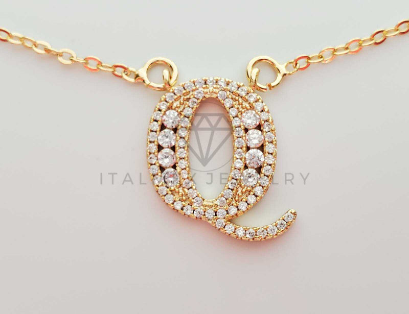 Collar Elegante - 101427 - Collar Inicial "Q" Con CZ Clara Oro Laminado 18K
