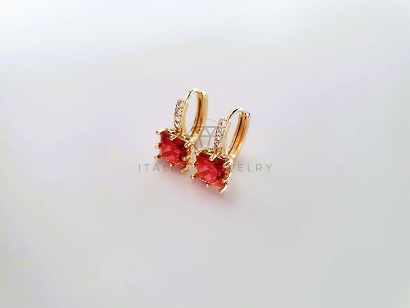 Huggie de Lujo - 103680 - Diseño Corte Princesa CZ Roja Oro Laminado 18K