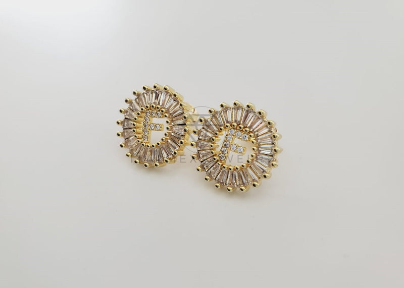 Broquel de Lujo - 102584 - Diseño de Inicial "F" CZ Clara Oro Laminado 18K