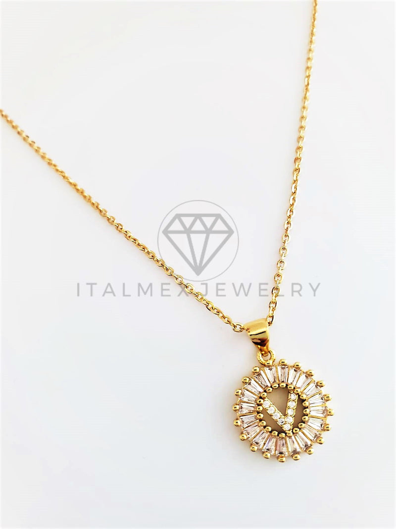 Collar Elegante - 102625 - Collar Inicial "V" Con CZ Clara Oro Laminado 18K